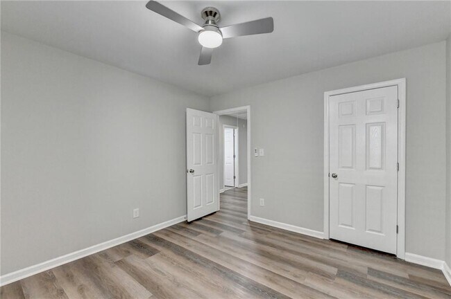 Building Photo - 2208 Staunton Dr NW