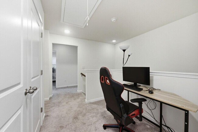 Building Photo - 301 Lanyard St