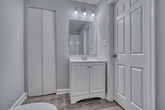 Building Photo - Woodward St