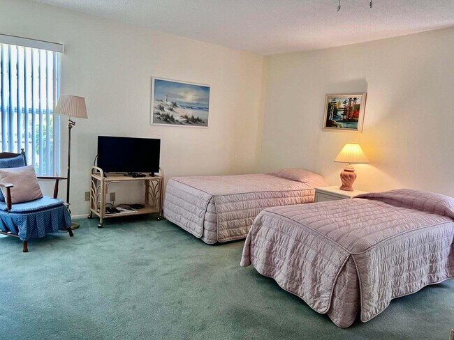 Building Photo - 135 Amherst Ln