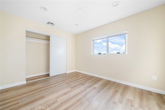 Building Photo - 1002 E 33rd St