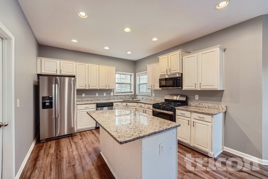 Building Photo - 3890 Brentview Pl NW