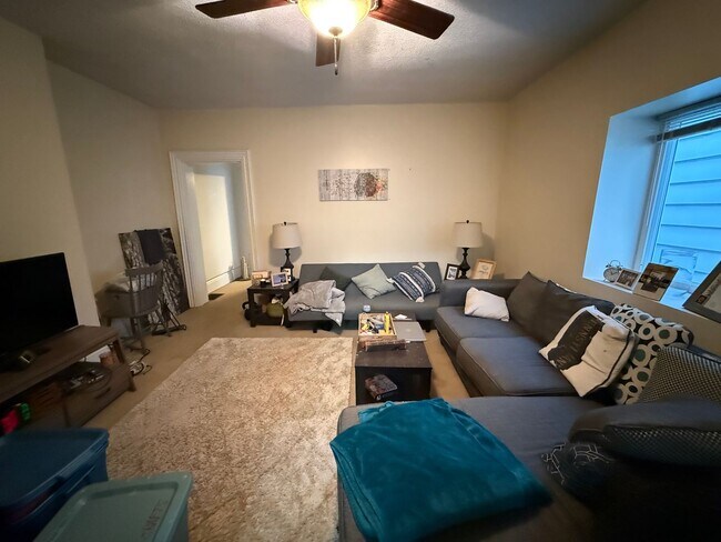 Building Photo - 1911 Jane St