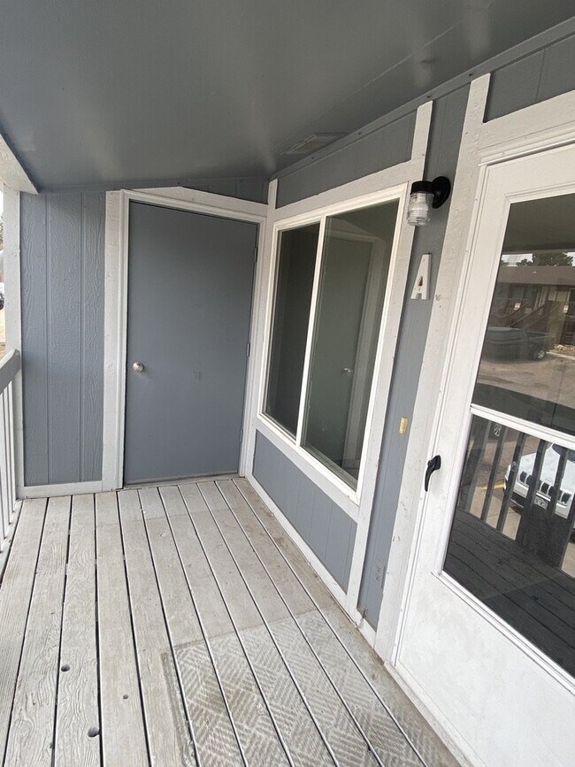 Building Photo - "Cozy 2-Bed Retreat with Charm!"