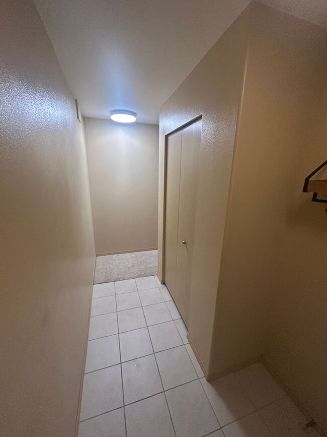 Building Photo - Fantastic 2 Bed 2 Bath Greenwood Condo- Av...