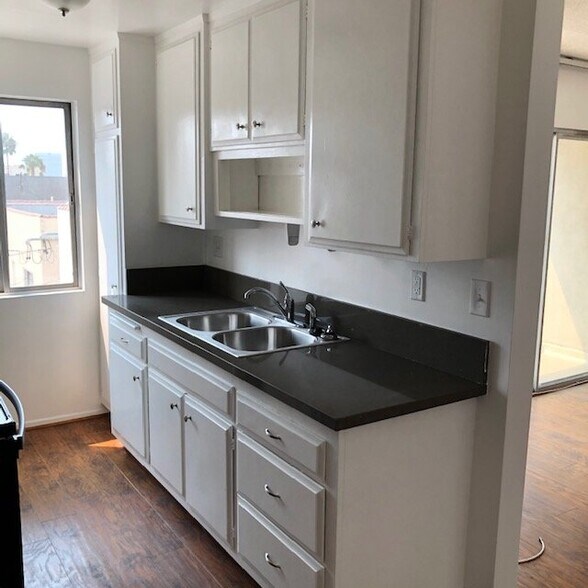 Building Photo - 440 Hayworth Ave