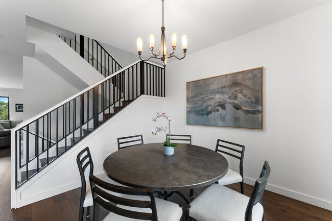 Building Photo - 1071 Brookwood Dr