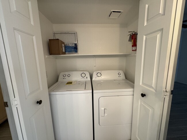 Building Photo - 1825 W Ray Rd