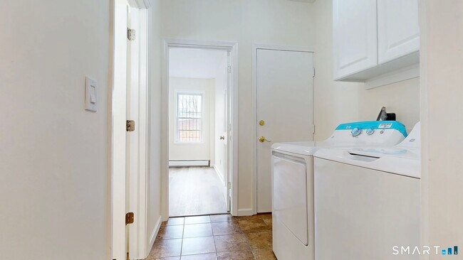 Building Photo - 112 Greenwood St