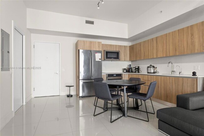 Building Photo - 2960 NE 207th St