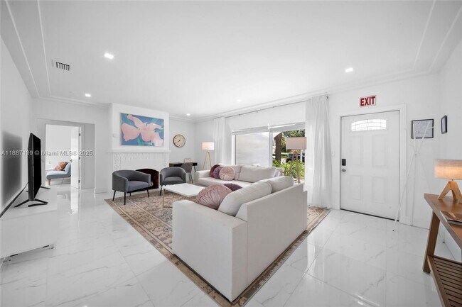 Building Photo - 1625 Hollywood Blvd