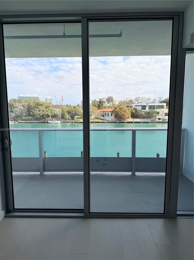 Building Photo - 9201 E Bay Harbor Dr