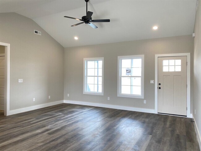 Building Photo - 476 Cedar Hollow Dr