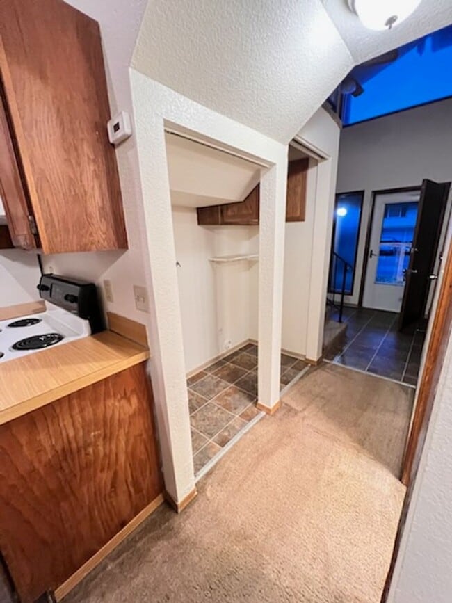 Building Photo - Oakbrook 2 Story 3 Bedroom home