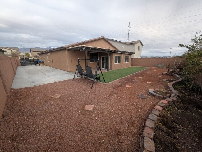 Building Photo - 4811 Shady Chestnut Ct