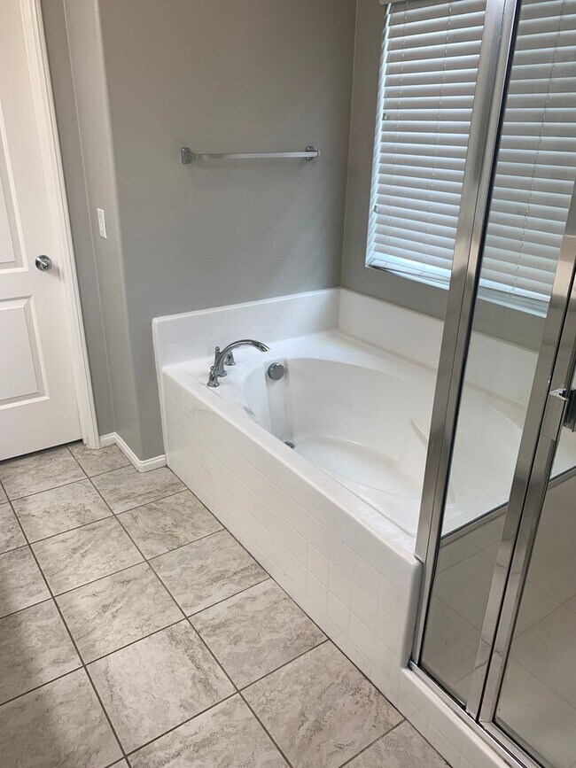 Building Photo - 3 Bedroom Condo for Rent in Murrieta
