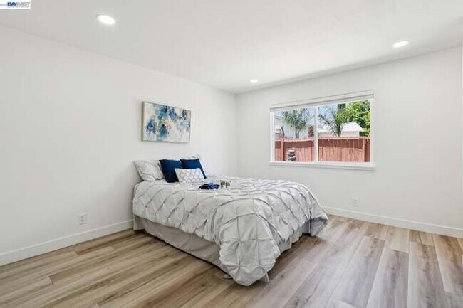 Building Photo - 2800 Seville Cir