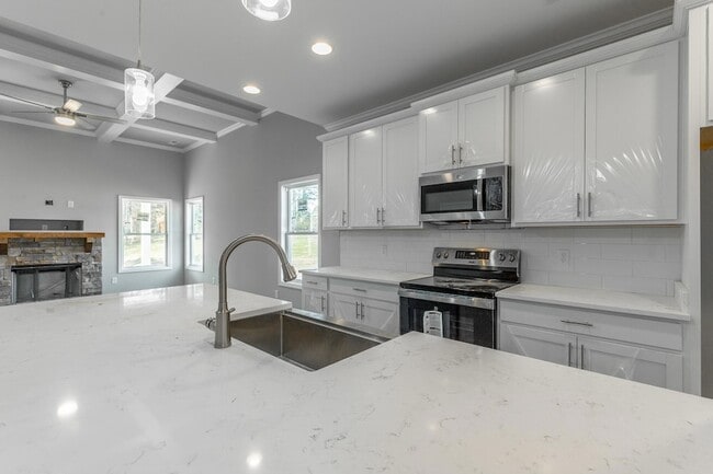 Building Photo - 5012 Oop Rd