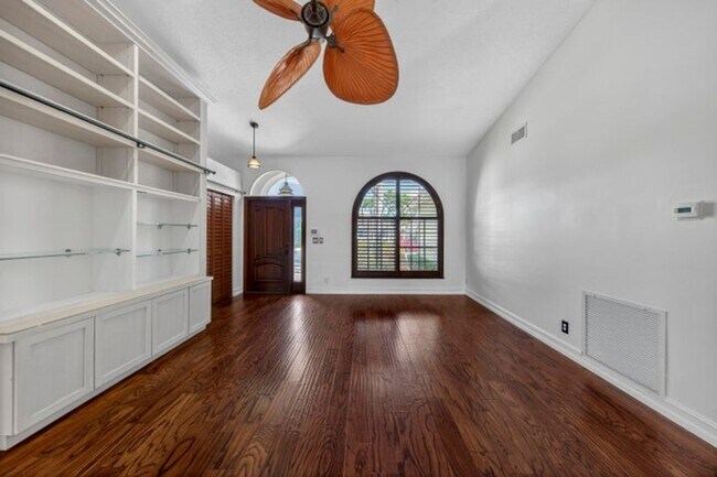 Building Photo - 9121 Paragon Way