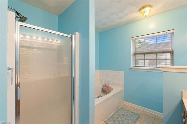 Building Photo - 704 Rocky Run Ct