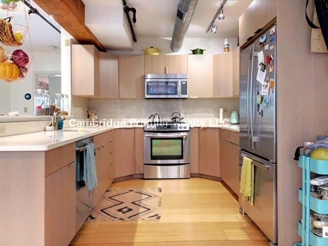 Primary Photo - 21 Cottage Park Ave