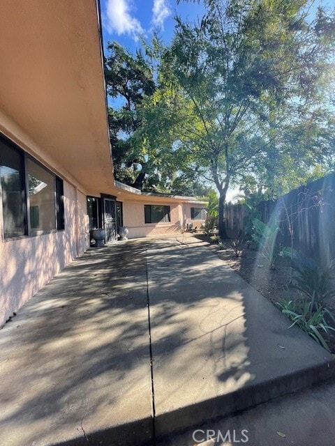 Primary Photo - 1445 Edgecliff Ln