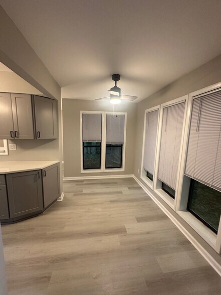 Building Photo - Room in Condo on Roberts Dr
