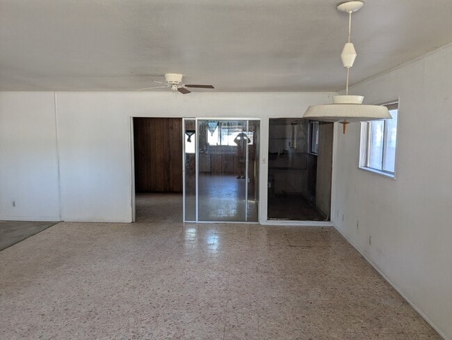 Building Photo - 1439 N Alamo Rd