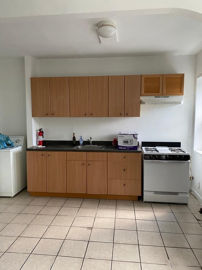 Building Photo - 4823 Walnut St