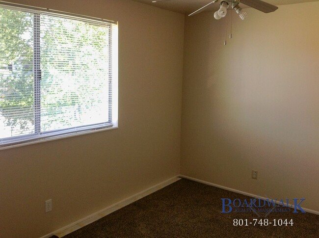 Building Photo - Exceptional Pet Friendly 5 Bedroom Home in...