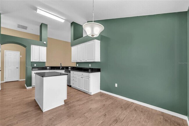 Building Photo - 17738 Nathans Dr
