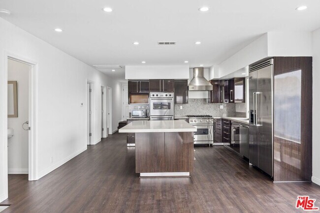 Building Photo - 350 Chautauqua Blvd