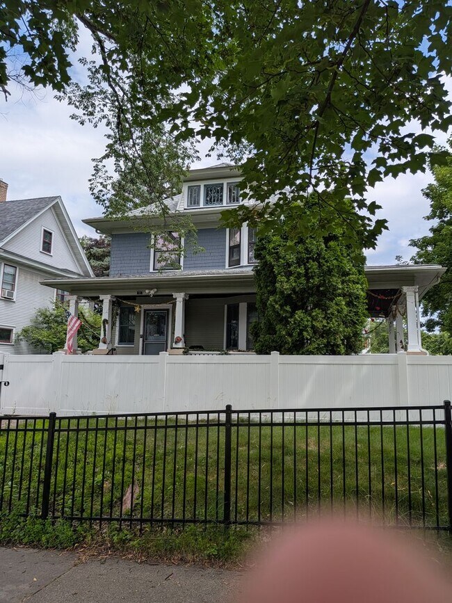 Building Photo - Charming 5-bedroom home in the heart of Hamline–Midway!