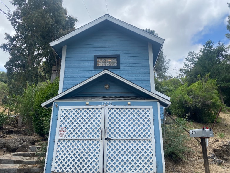 Building Photo - 1872 Seminole Dr