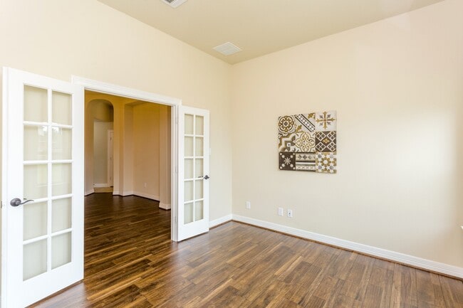 Building Photo - 6122 Garden Lakes Ln