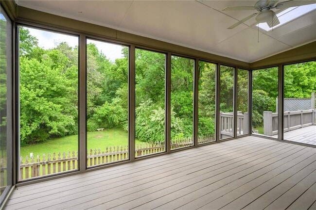 Building Photo - 1034 St James Crossing