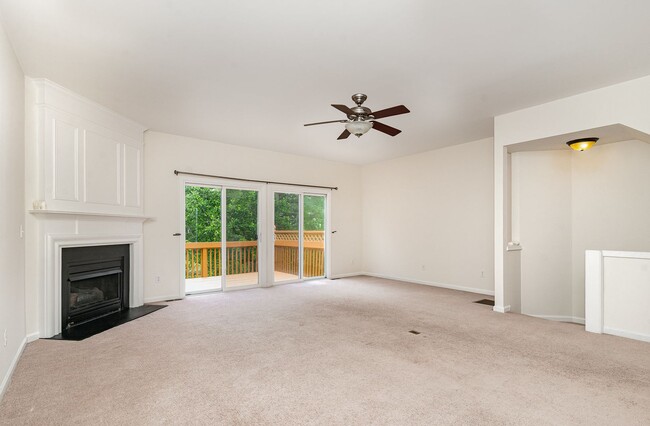 Building Photo - Spacious Townhome in Vibrant Breckenridge ...