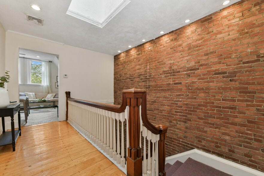 Building Photo - 1774 Beacon St