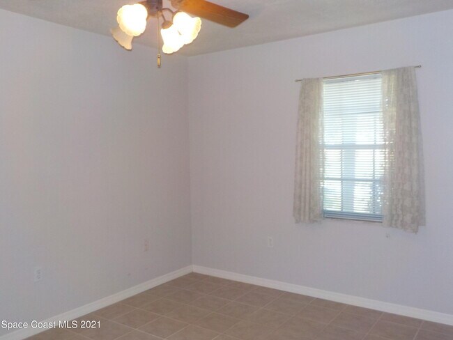 Building Photo - 520 Avondale Rd NE