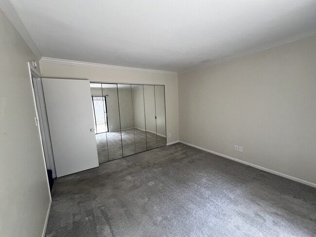 Building Photo - 3350 Altamont Rd
