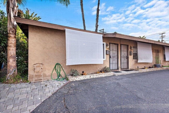 Building Photo - 105 Avenida Rosa