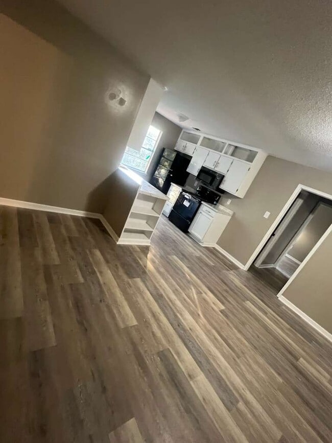 Building Photo - 10405 Riverbend Cir