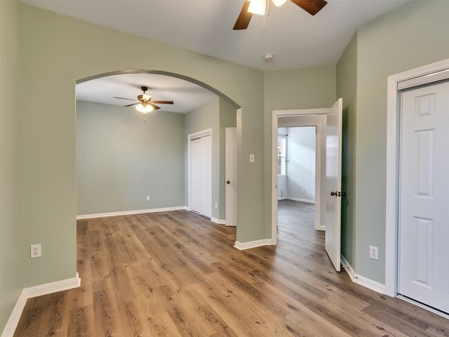 Building Photo - 1906 Cameo Ct