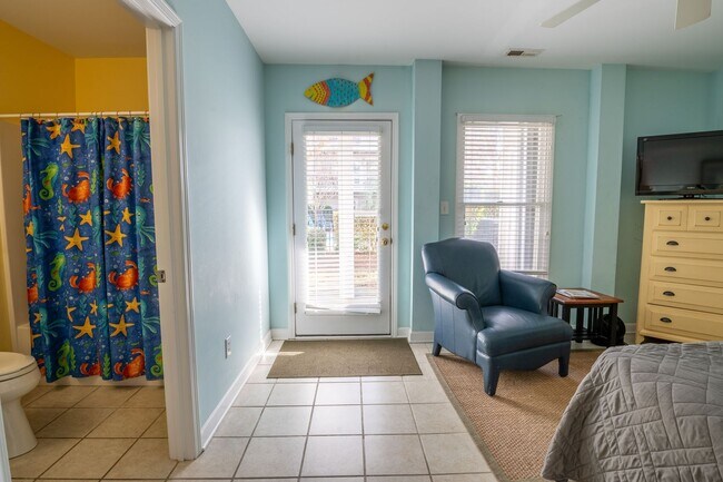 Building Photo - TIME TO SECURE A FURNISHED PROPERTY FOR THE FALL OF '26-SPRING OF '27