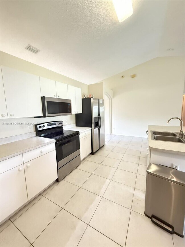 Building Photo - 5338 NW South Crisona Cir