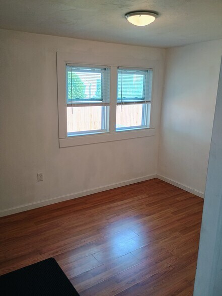 Building Photo - 46 Lawn Ave