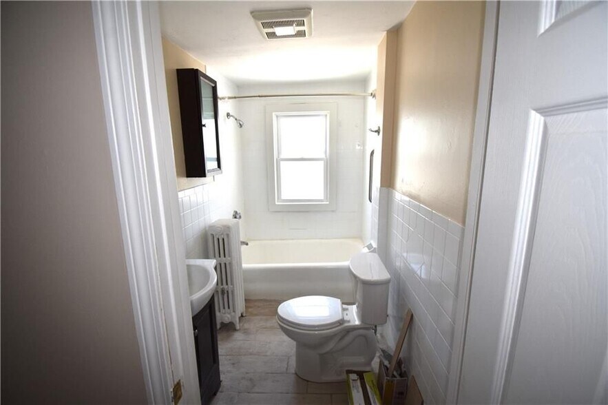Building Photo - 272 Nahatan St