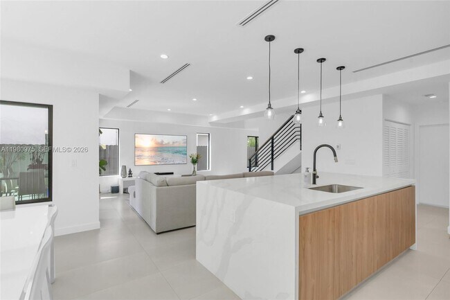 Building Photo - 2029 SW 62nd Ave