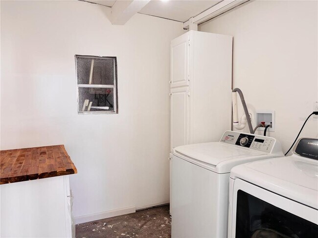 Building Photo - 6623 SW 84th St