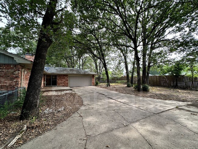 Building Photo - 7 Timberside Dr